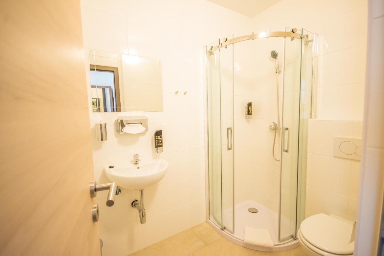 Hotel Turmfalke 24H Check In Linz Ngoại thất bức ảnh