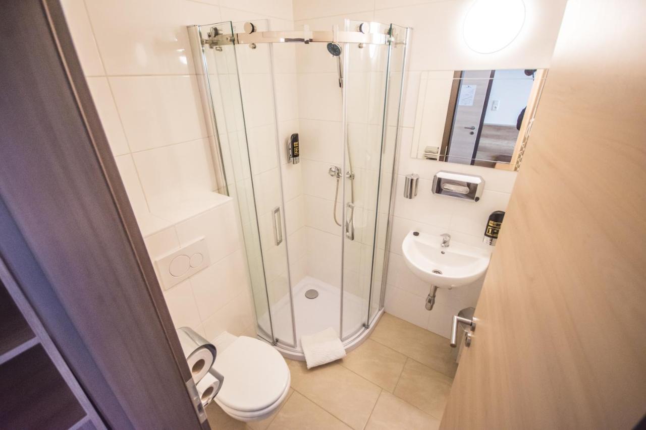 Hotel Turmfalke 24H Check In Linz Ngoại thất bức ảnh